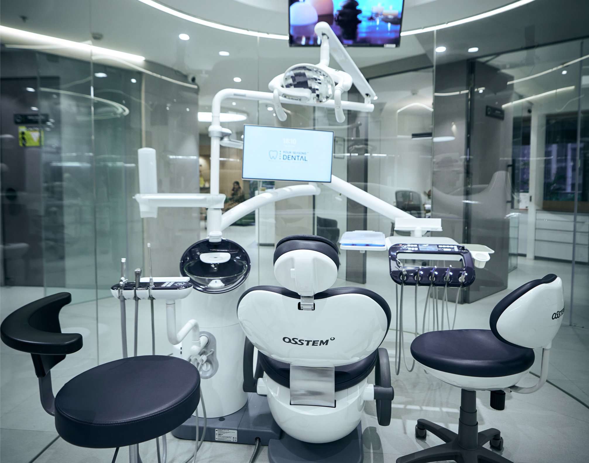 Modern Dental Technology at Four Seasons Dental Surat